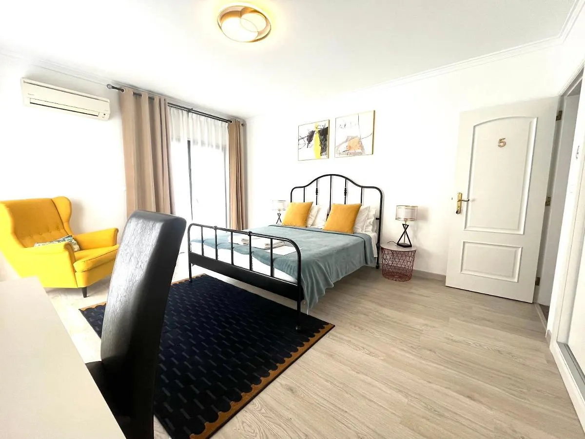 Hope House Parede Apartment Homestay