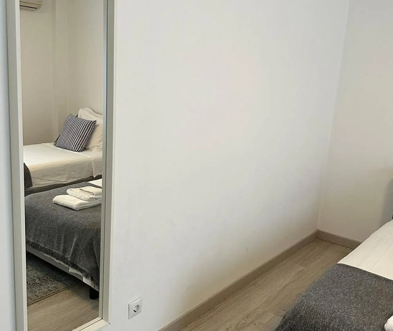 Hope House Parede Apartment 0*,