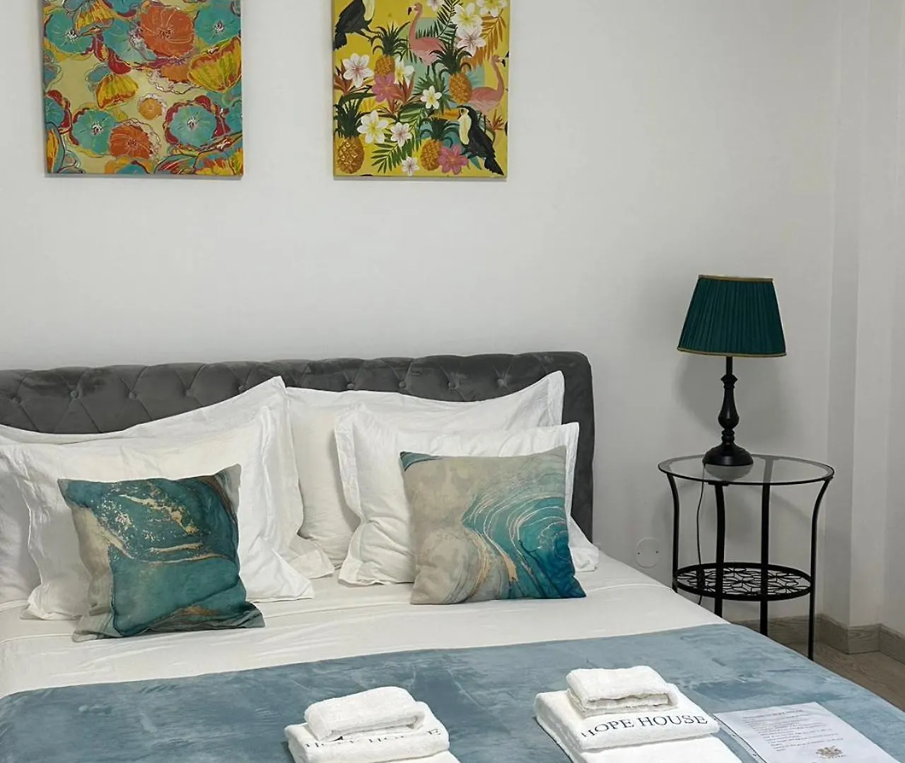Hope House Parede Apartment Homestay