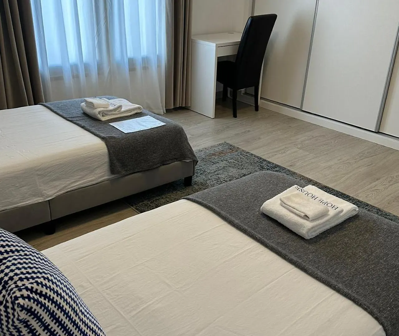 Hope House Parede Apartment Homestay